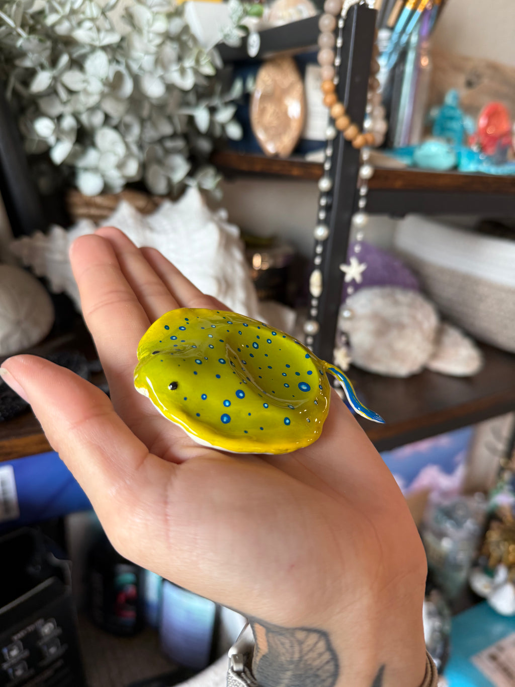 Blue Spotted Ribbontail Ray Worry Stone